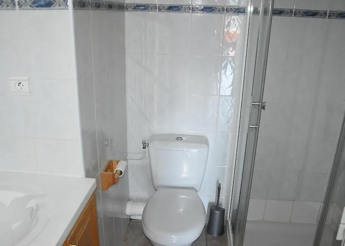 Grand 5 Pièces Proche Télécabine, Garage Et Cheminée - Fr-1-464-207 *